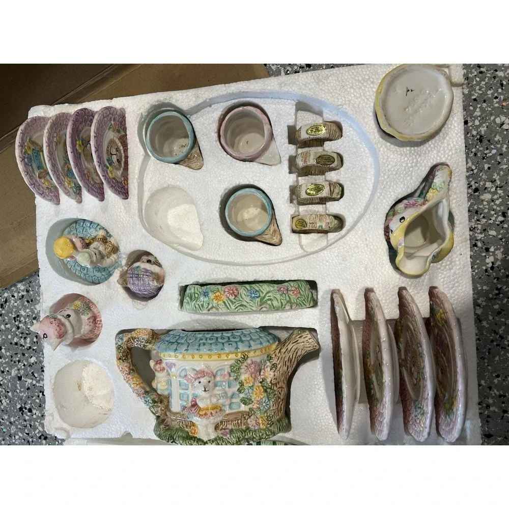 1994 Bunnies in the Garden 23 piece Children's Tea Set
